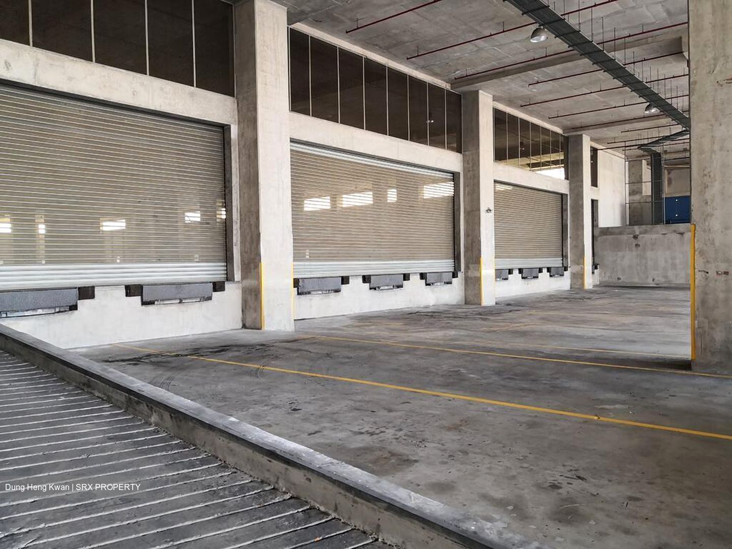 Gul Circle (D22), Warehouse #575445151
